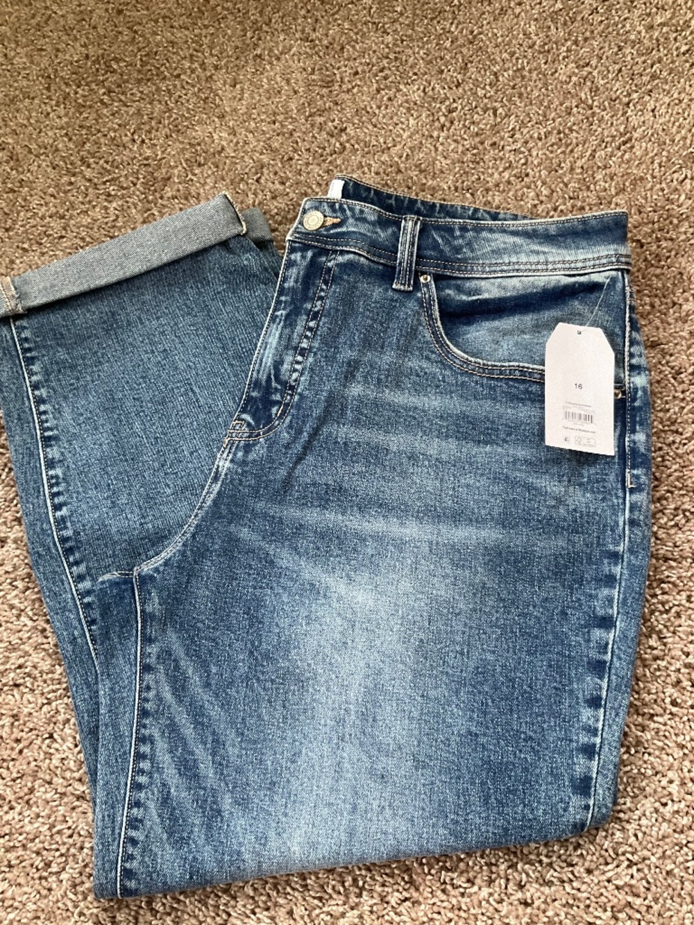 Time and Tru High Rise Relaxed Fit Cropped Jeans